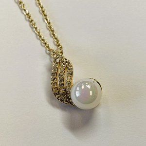 Gold 0.5 ct Zircon Pearl Phenix Pendant Necklace